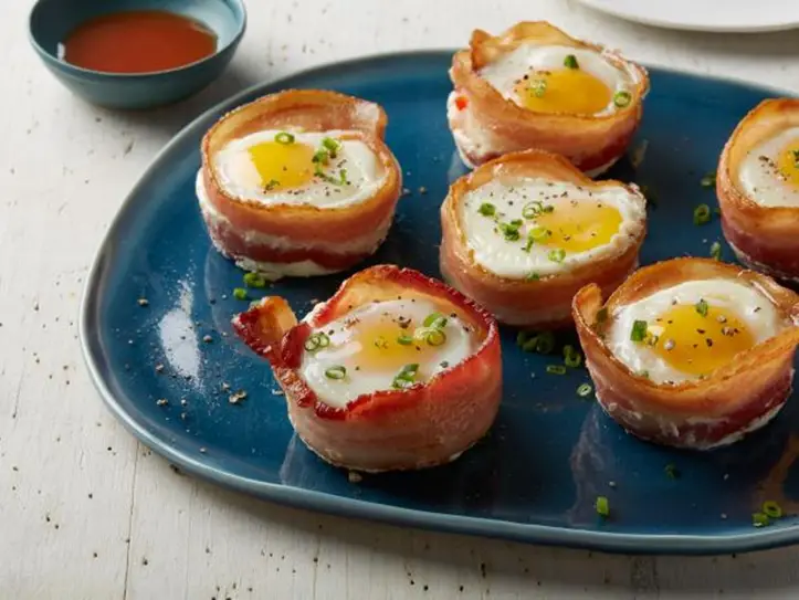 ham and eggs in a cup